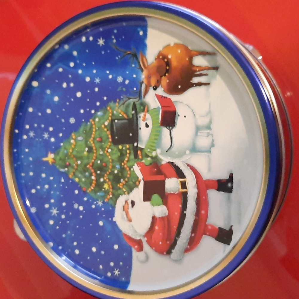 Cute Christmas tin 🎄🎅